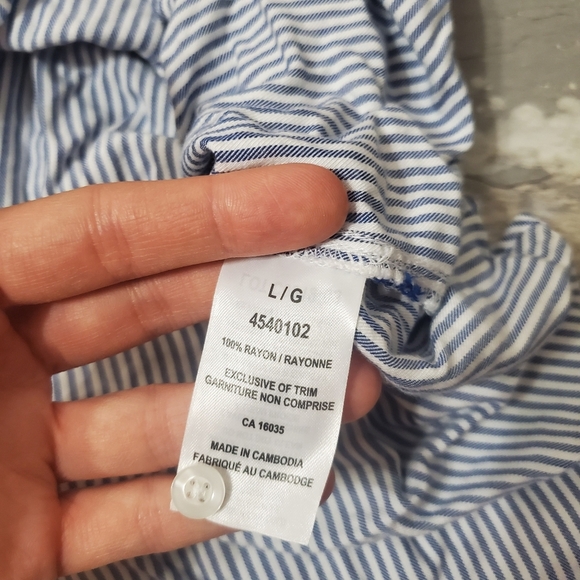 Tahari 100% Rayon Button Down Long Sleeves Shirt. Striped. White, Blue. Size L. - Picture 5 of 10